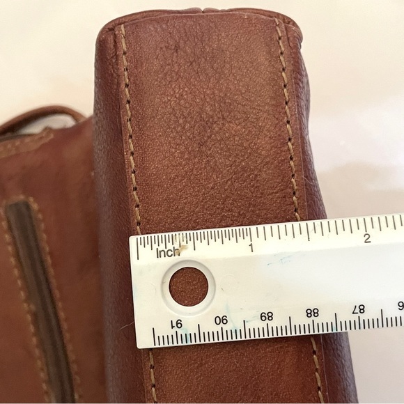 Rialto Tan Leather Crossbody Bag Very Nice Soft Leather Zip Pockets Fully Lined - Picture 12 of 13